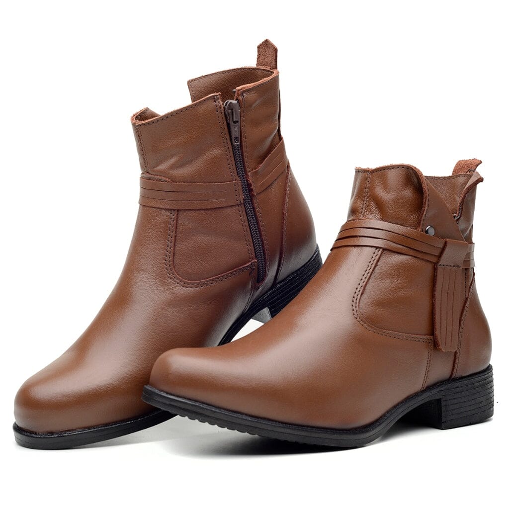 Bota Feminina Cano Curto em Couro Legítimo Coturno com Zíper – Conforto e Estilo para o Dia a Dia Bota Feminina Cano Curto em Couro Legítimo Coturno com Zíper – Conforto e Estilo para o Dia a Dia Superfacilita Marrom 33 
