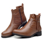 Bota Feminina Cano Curto em Couro Legítimo Coturno com Zíper – Conforto e Estilo para o Dia a Dia Bota Feminina Cano Curto em Couro Legítimo Coturno com Zíper – Conforto e Estilo para o Dia a Dia Superfacilita Marrom 33 