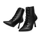 Bota Feminina Lumiss Cano Curto Salto Fino 8cm – Conforto, Estilo e Elegância Bota Feminina Lumiss Cano Curto Salto Fino 8cm – Conforto, Estilo e Elegância Superfacilita 