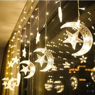 Cortina de LED Pisca-Pisca Cascata - Modelos Exclusivos Cortina de LED Pisca-Pisca Cascata - Modelos Exclusivos e Econômicos Superfacilita Lua e Estrela Juntinhos 110v 