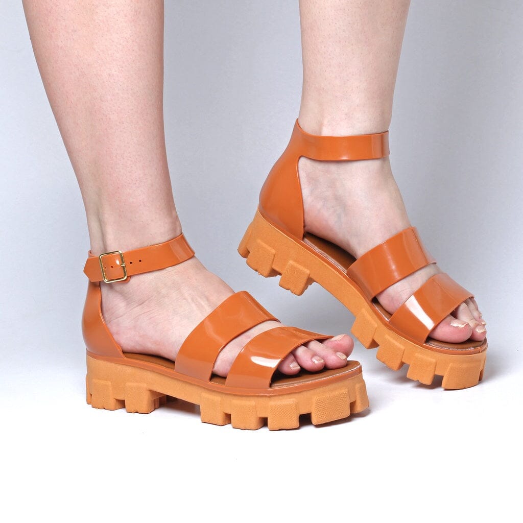 Sandália Feminina Model Tratorada Plataforma Com Palmilha Confort SH-06 - Sandália Feminina Model Tratorada Plataforma Com Palmilha Confort Superfacilita CARAMELO 33/34 