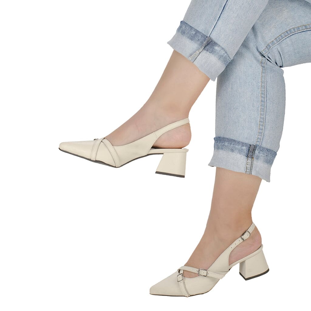 Scarpin Slingback Bico Fino com Fivelas Scarpin Slingback Bico Fino com Fivelas Superfacilita 