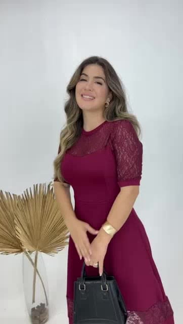 Vestido Mídi Rodado com Renda e Alta Elasticidade Vestido Mídi Rodado com Renda e Alta Elasticidade Superfacilita 