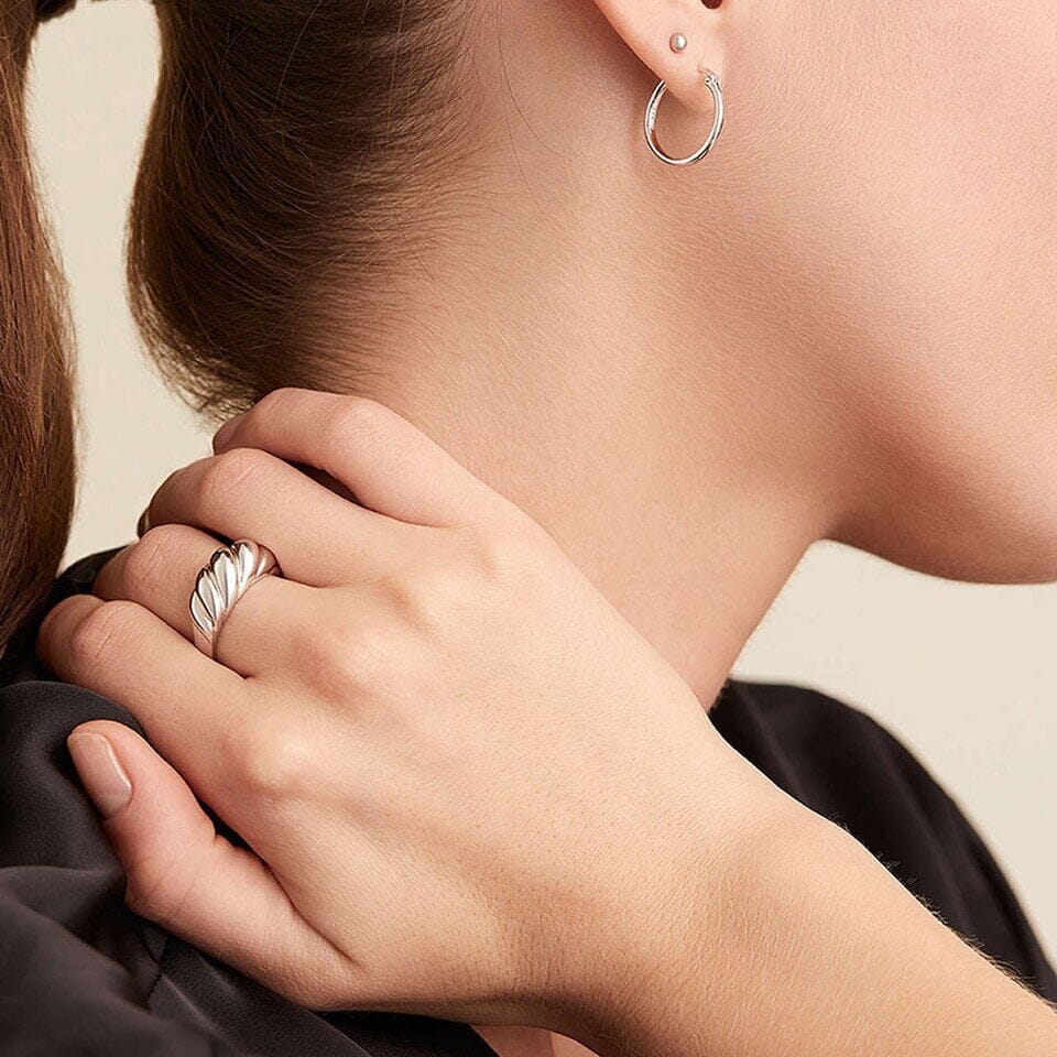 Anel Croissant Folheado a Ouro - Charme e Modernidade Unidos Anel Croissant Folheado a Ouro Superfacilita 