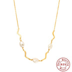 Colar Retrô com Pérolas e Curvas Folheado a Ouro Colar Retrô com Pérolas e Curvas Folheado a Ouro Superfacilita 